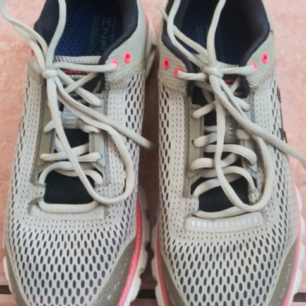 Under armour hovr infinite  size 9 basically New!